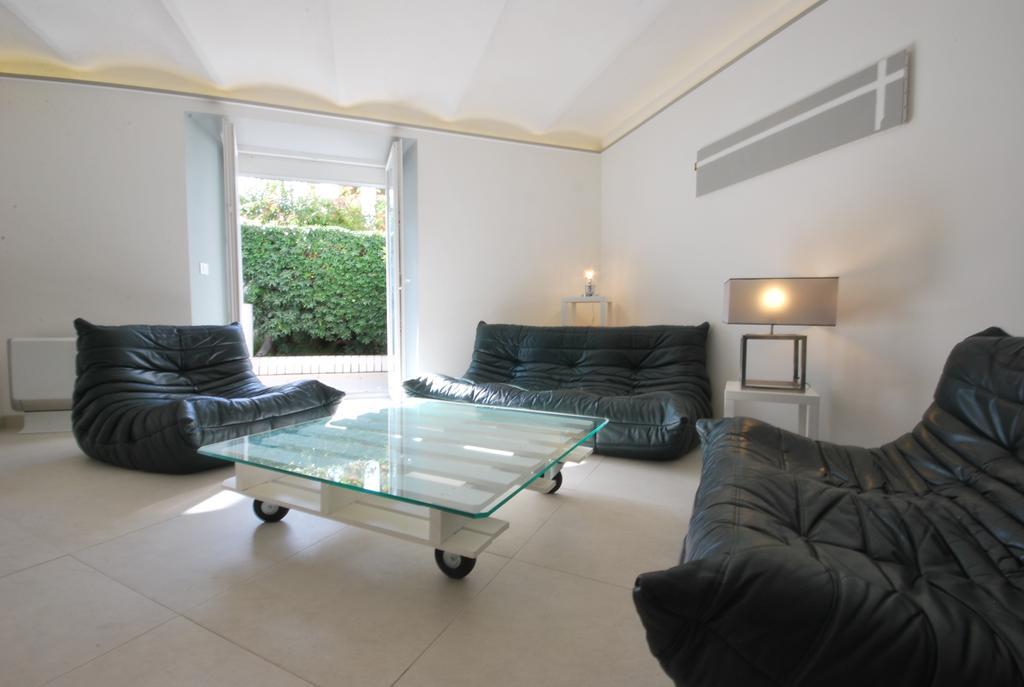 Winter Palace Cannes Room photo